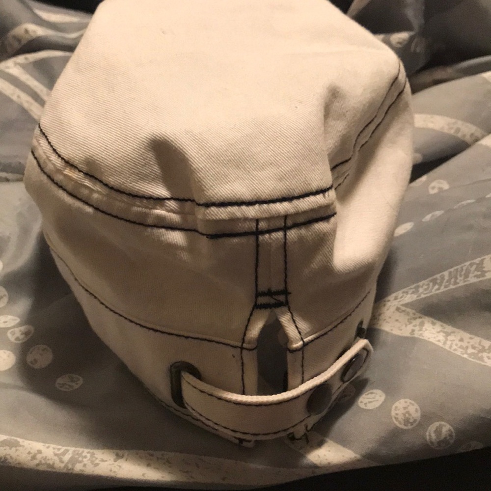 Tigers hat! - Picture 2 of 3